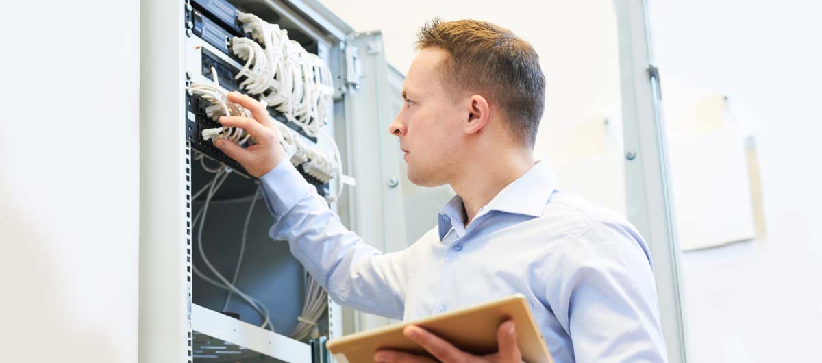 Server Administrator, Koordination IT-Infrastruktur, Planung, Installation und Konfiguration der Systeme, GFN